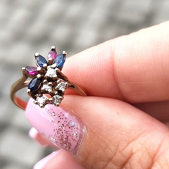 Vintage 80's 14k YG Diamond, Ruby, & Sapphire Spray Ring - Picture 4 of 8